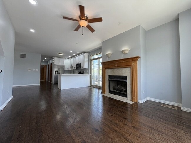 Kitchen/Living Room - 2702 W Warren Blvd