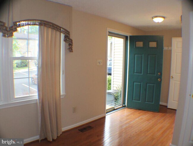 Foto del edificio - 8008 Tyson Oaks Cir