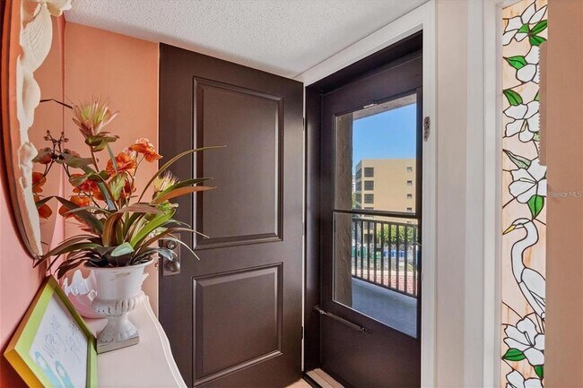 Foto del edificio - 6480 Midnight Pass Rd