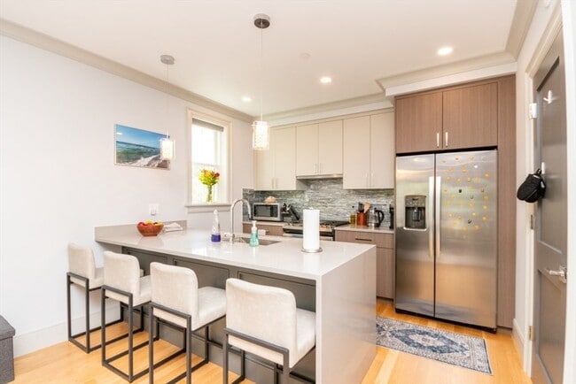 Building Photo - 142 Willard St