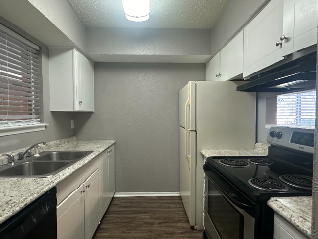 Foto del edificio - 2114 E Marshall Ave