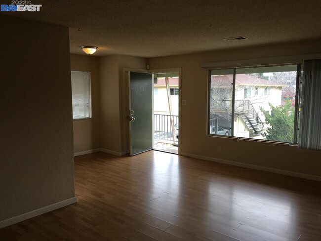 Building Photo - 2313 Peppertree Way