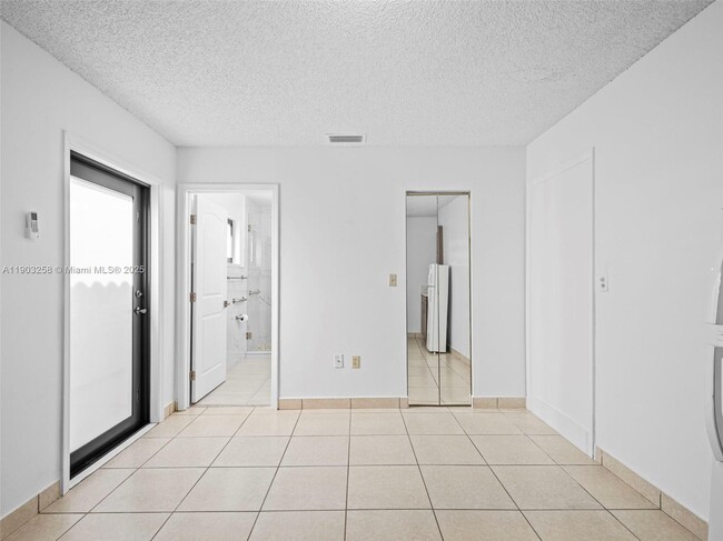 Foto del edificio - 4355 W 9th Ct