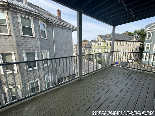 Foto del edificio - 81 Hillside St