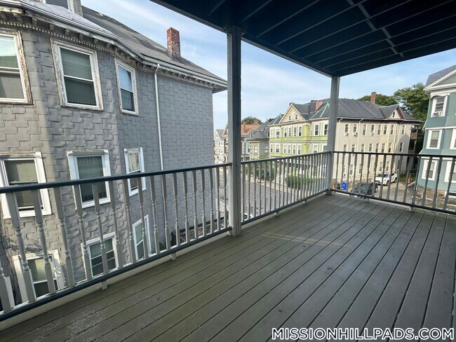Building Photo - 81 Hillside St