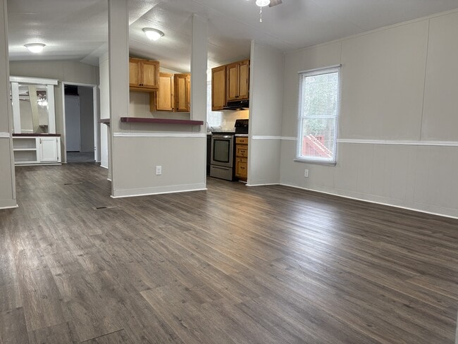 Building Photo - 237 Laurel Ln