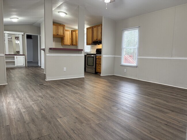 Foto del edificio - 237 Laurel Ln