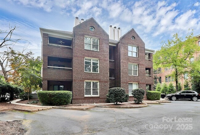 Building Photo - 2220 Roswell Ave