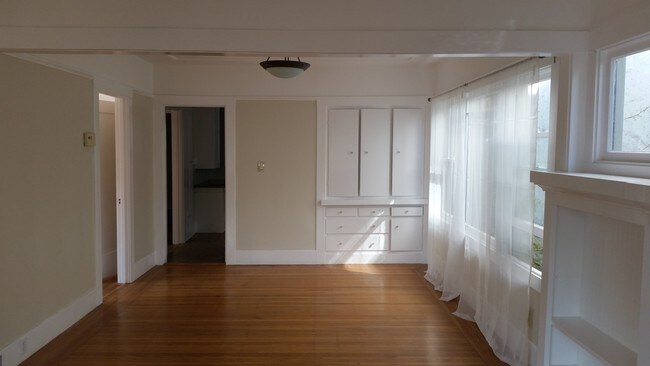 Formal Dining Room - 904 Curtis St