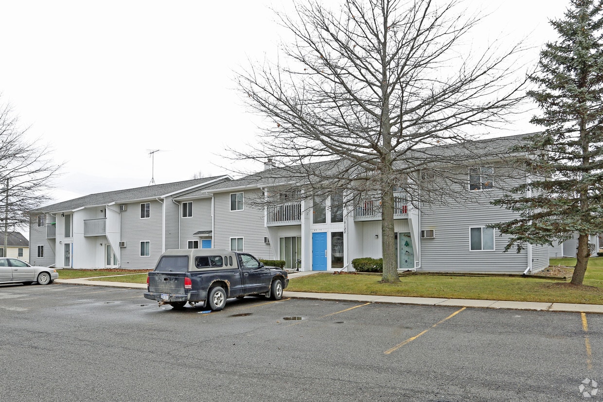 Building Photo - Glen Crest Apartments