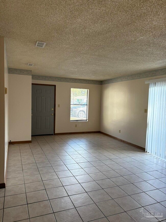 Building Photo - 3262 Maplewood Dr