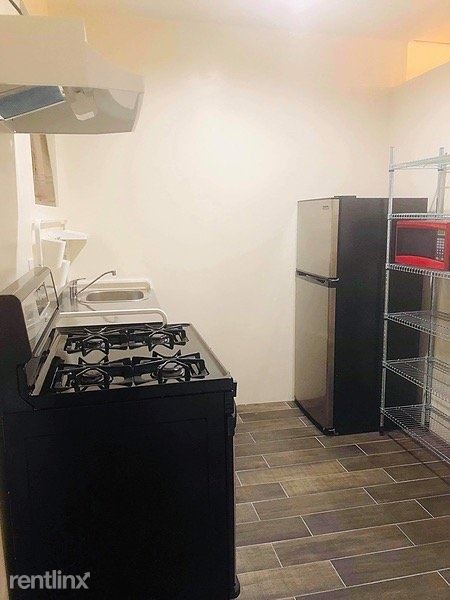 Building Photo - 1 br, 1 bath Apartment - 301 East 3rd Street