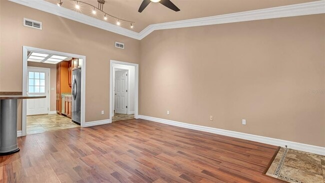 Building Photo - 1800 Poinsettia Ave