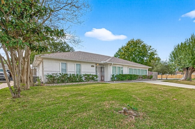 Building Photo - 10823 Sandstone St