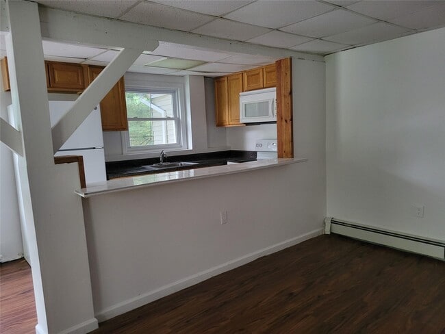 Building Photo - 10 Henning Dr