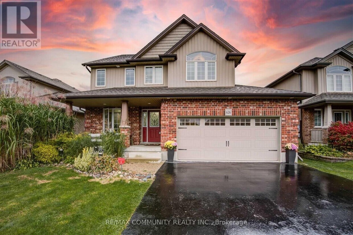 Photo principale - 626 Spitfire St