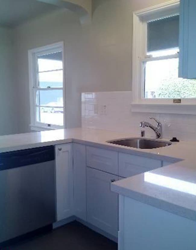 Building Photo - This charming, updated 2-bedroom, 2-bathroom home in a great Culver City location is now available!