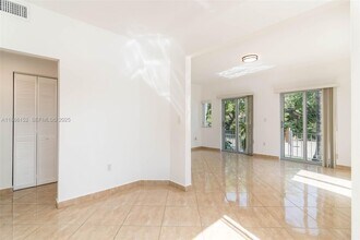 Building Photo - 694 NE 76th St