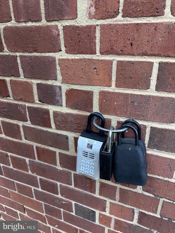 1728 W Abingdon Dr Unit 202, Alexandria, VA 22314 Room for Rent in