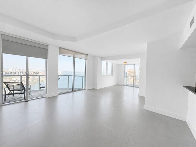 Foto del edificio - 244 Biscayne Blvd
