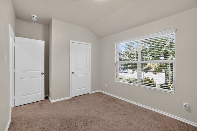 Building Photo - 633 River Rock Rd