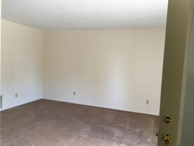 Foto del edificio - 3285 E 6th St