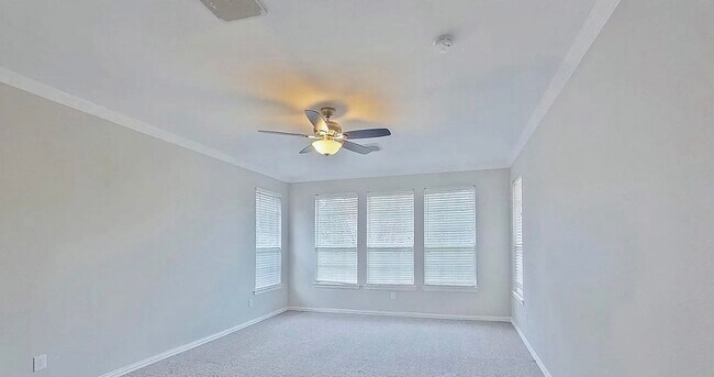 Foto del edificio - Charming 4-Bedroom Home with Modern Comforts & Spacious Living