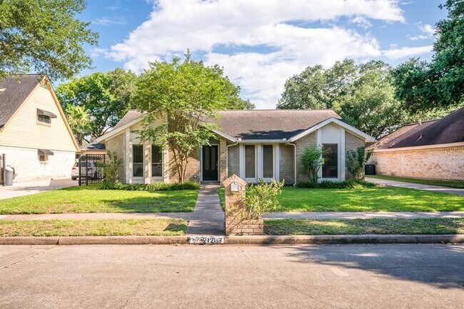 Foto del edificio - 21203 Park Brook Dr