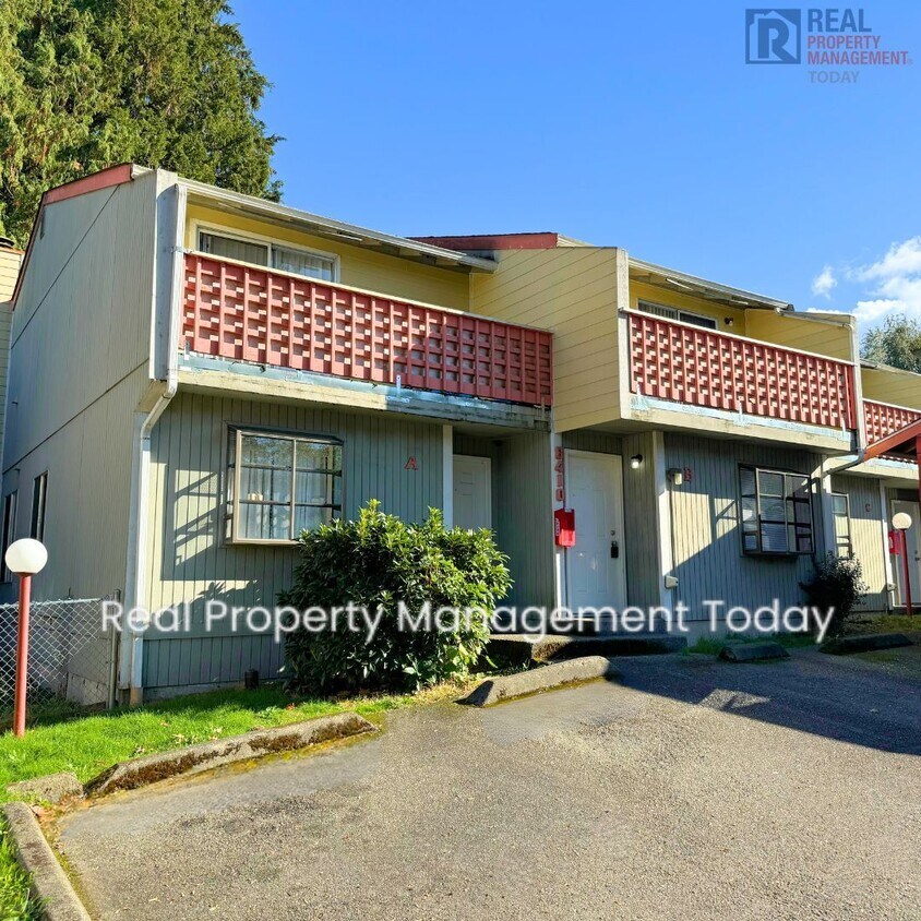 Primary Photo - 3 Bedroom Unit in University Place!