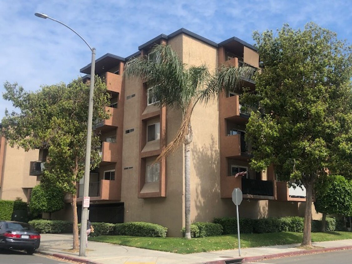 Primary Photo - Newly Updated 1 bedroom 1 bath Condo - Ded...