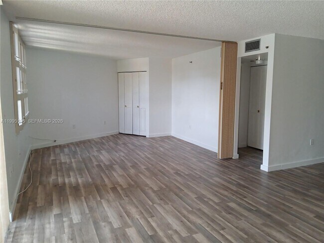 Foto del edificio - 1300 St Charles Pl