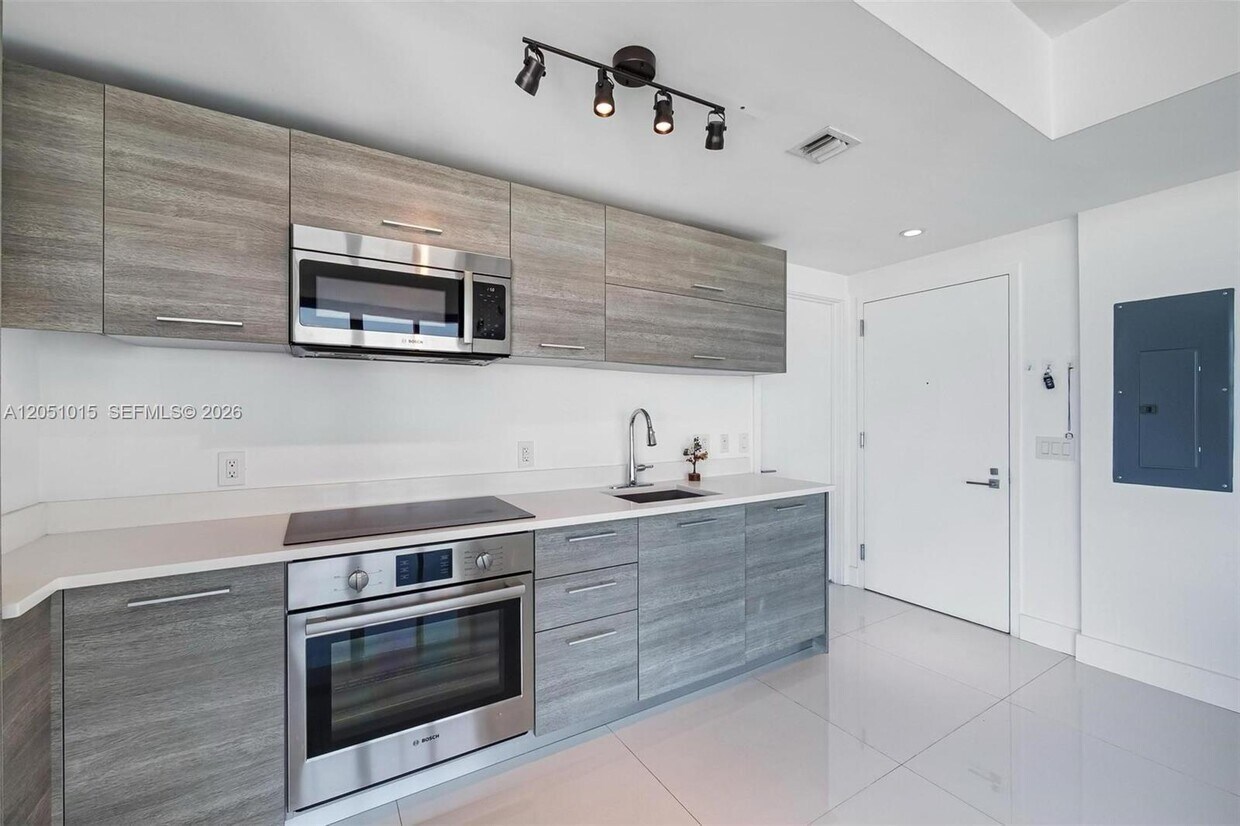Foto del edificio - 650 NE 32nd St