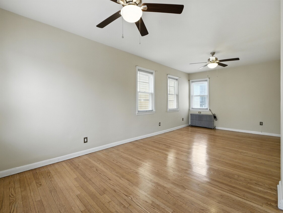 Foto principal - 32 Gardner Ave