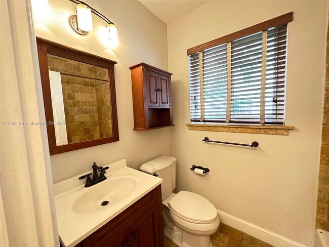 Foto del edificio - 35 Antilla Ave