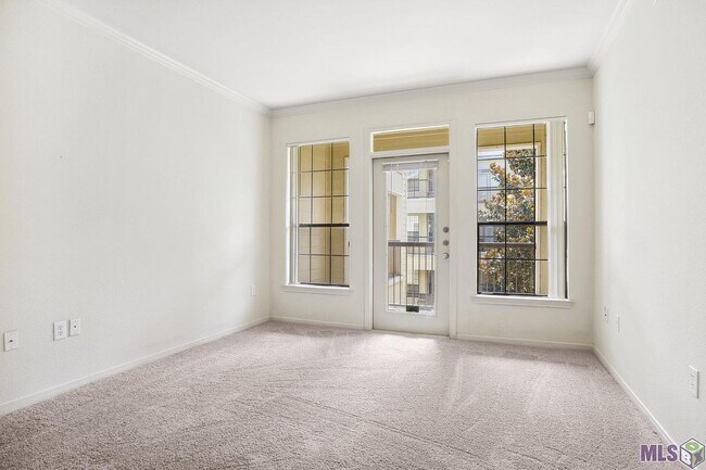 Foto del edificio - 6765 Corporate Blvd
