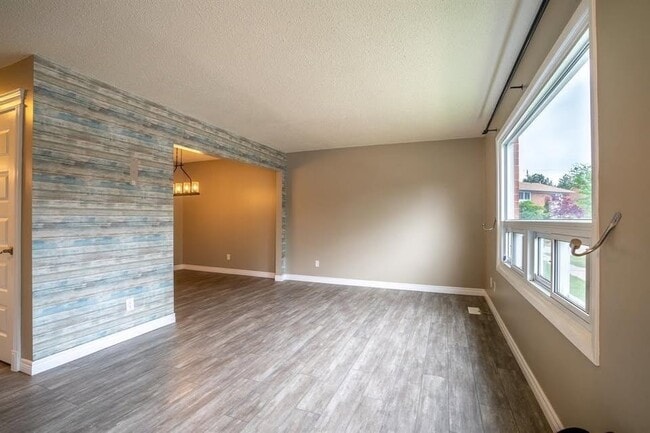 Photo du bâtiment - 301 Edgewood St