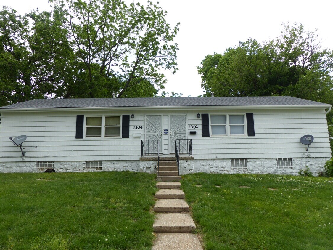 Primary Photo - 1304 Richmond Ave