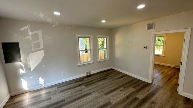 Building Photo - 422 Elbo Ln