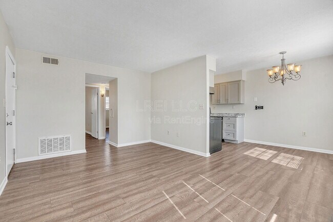 Foto del edificio - 3325 Breckenridge Ln