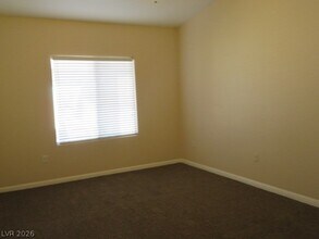 Building Photo - 2305 W Horizon Ridge Pkwy