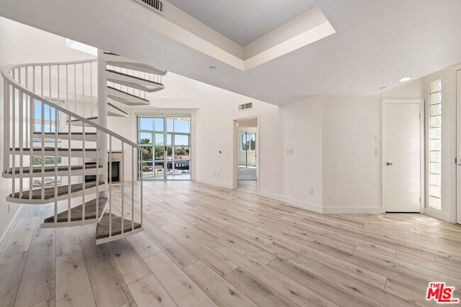 Building Photo - 171 N Church Ln