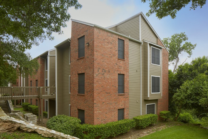 High Oaks Apartment Homes Rentals Austin, TX