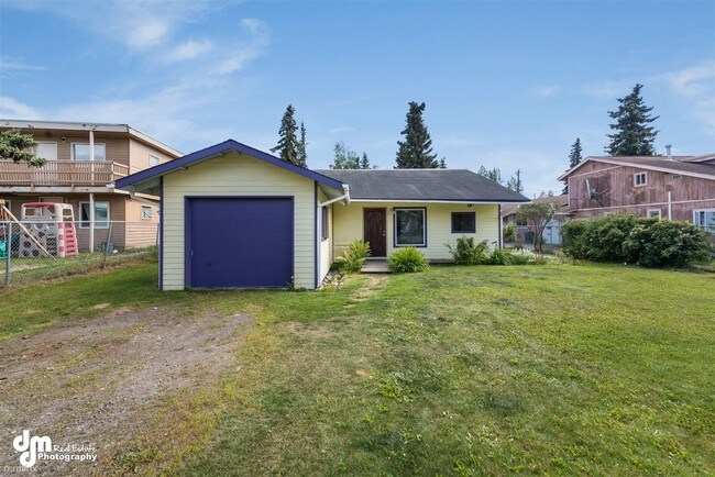 Foto del edificio - 3 br, 1 bath House - 6520 East 10th Ave