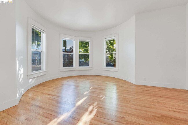 Foto del edificio - 1240 E 12th St