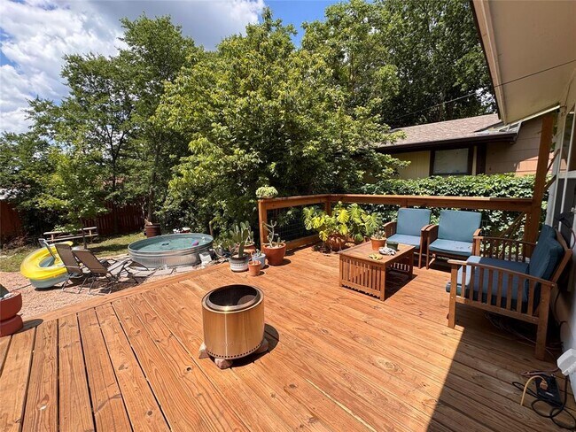 Foto del edificio - 2321 Lakehurst Dr