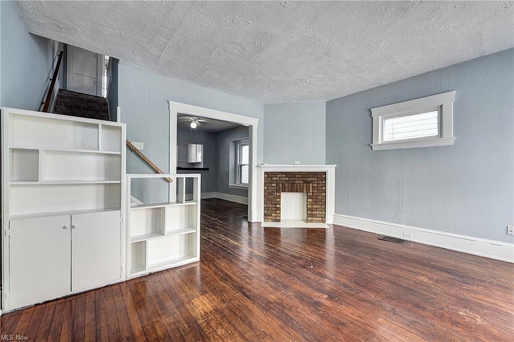 living room - 1377 Cove Ave