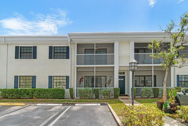 Foto del edificio - 120 Cypress Club Dr