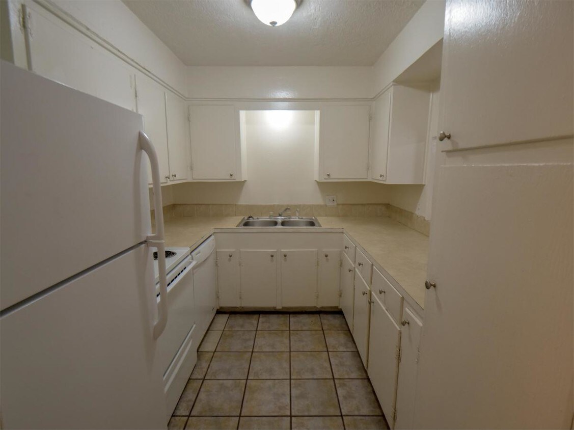 303 Hardy Ave Unit 10, Nederland, TX 77627 Apartments in Nederland