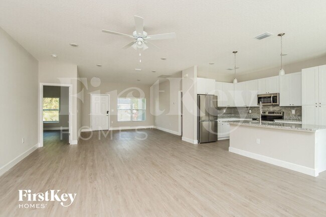 Foto del edificio - 664 Weaver Rd SW