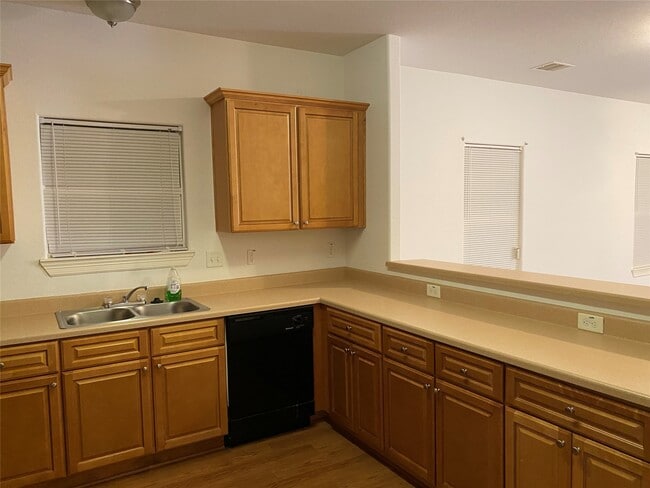 Foto del edificio - 6706 Woodrow St